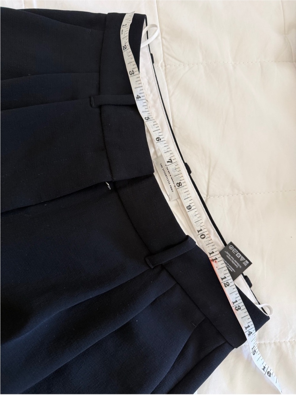 The Effortless Pant - Lo-Rise Crepette -Short - Picture 7 of 7